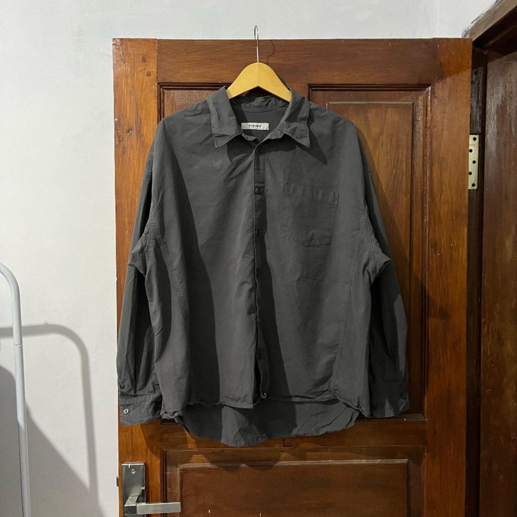 [M-L] 8Second Oversized Charcoal Grey Cropped Shirt I Vintage Vtg Retro Kemeja Garis-garis Salur Out