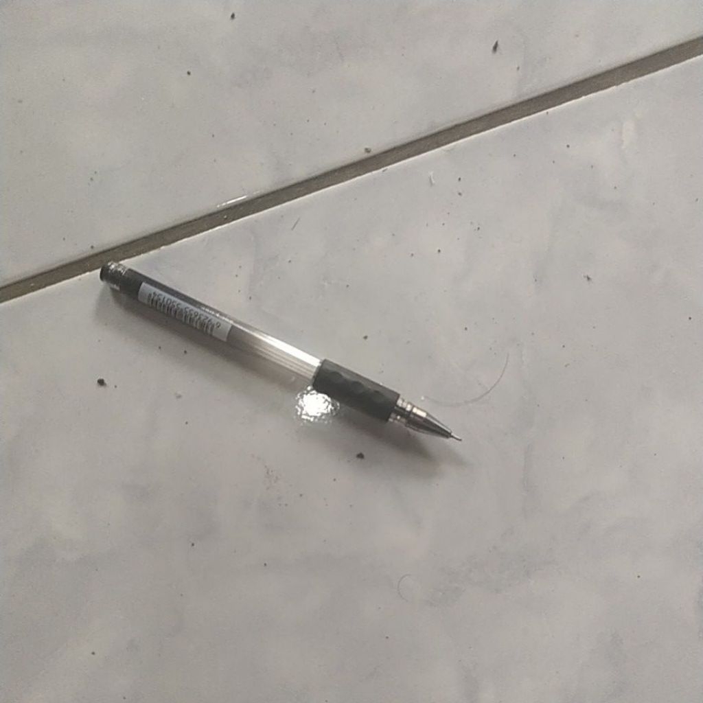 

bolpoint hitam tebal cocok untuk kantoran