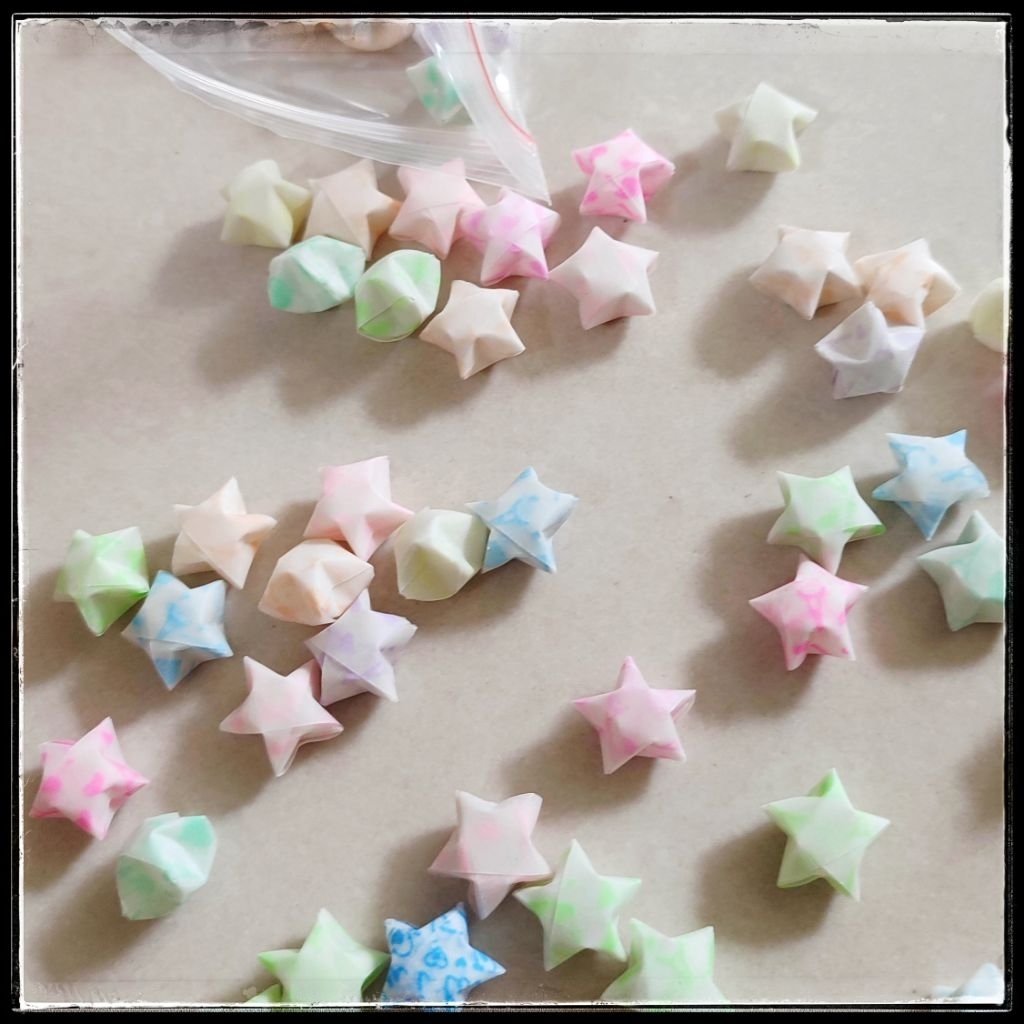 

Kertas origami 3D lucky star mitif random isi 120pcs