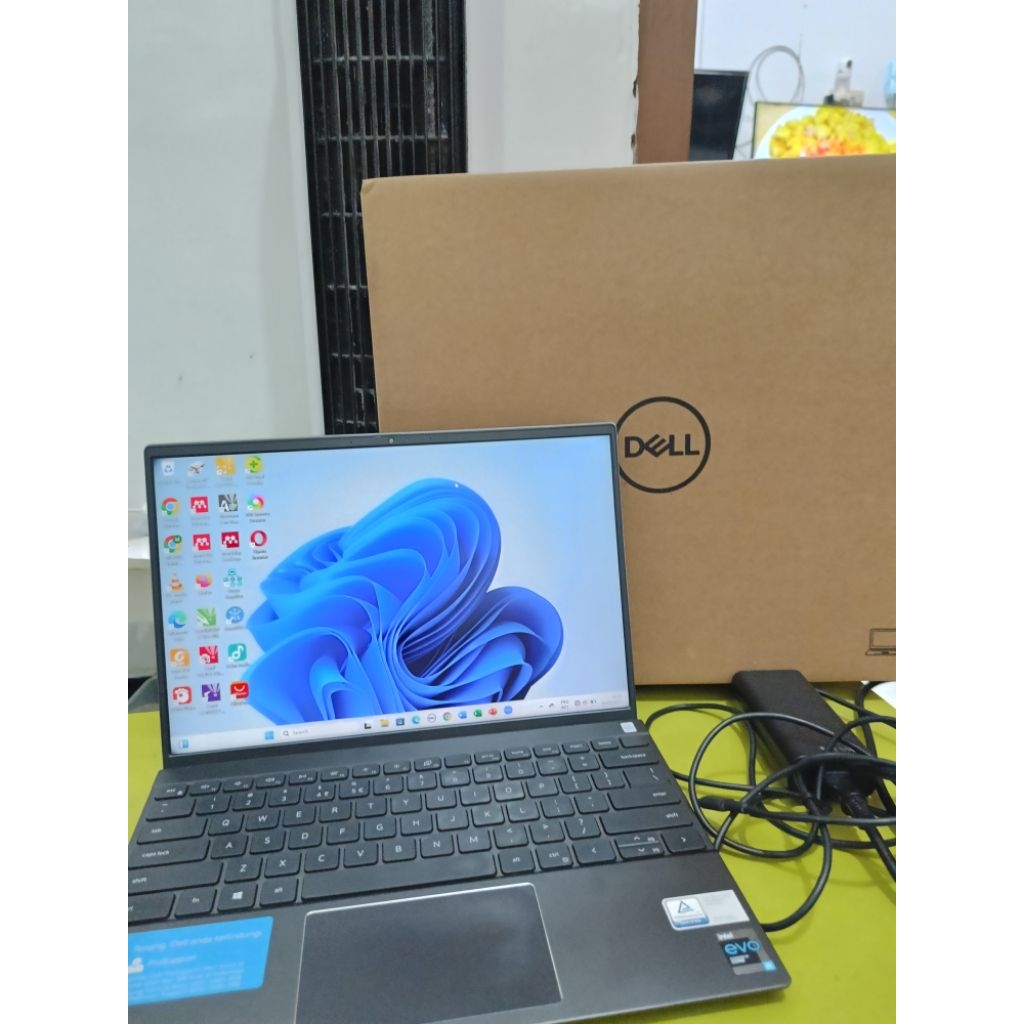 Laptop Dell Vostro 5310 Core i5 RAM 8gb , SSD 513GB (Preloved)