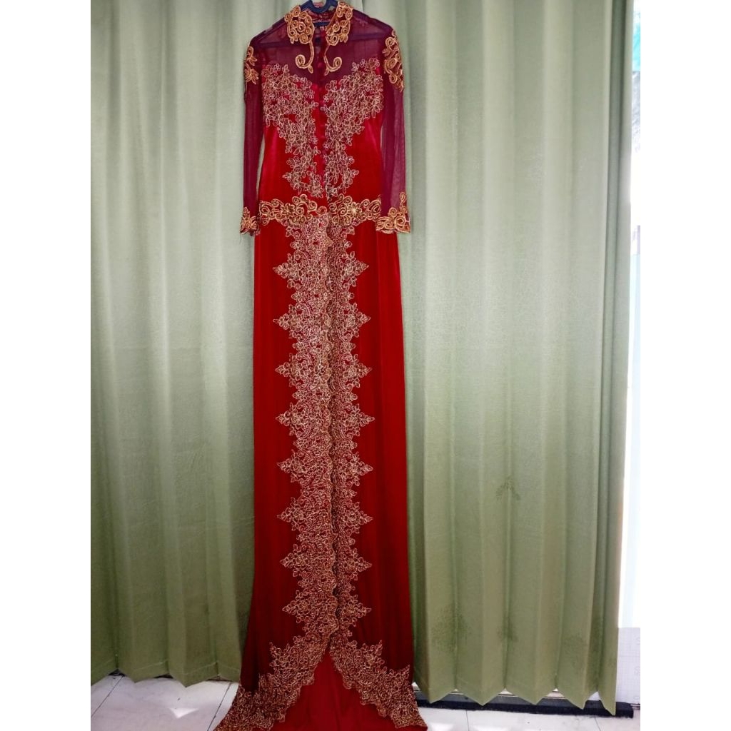 kebaya pengantin bludru merah
