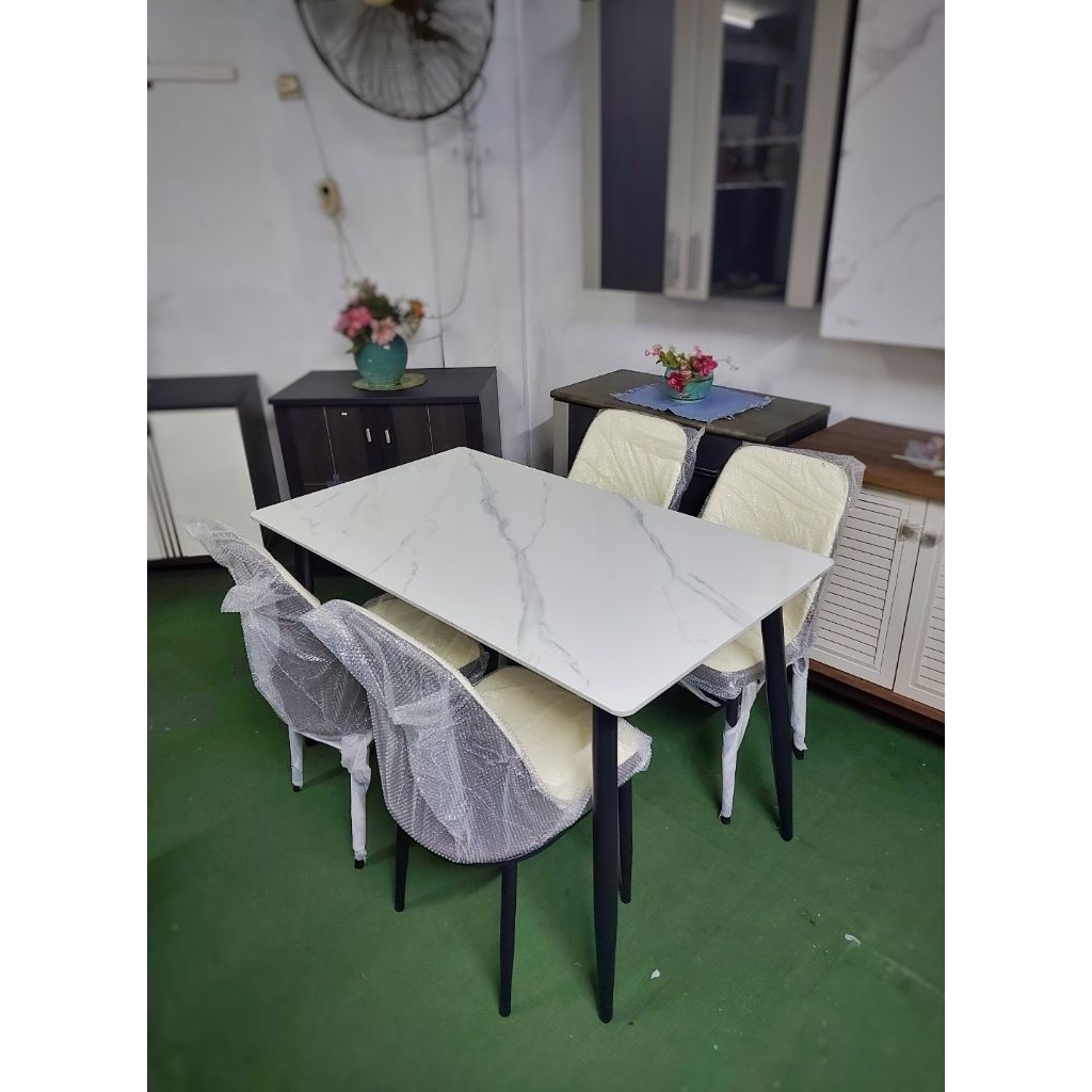 SET Meja Makan Marmer + 4 Kursi Makan Besi - Meja Marble - Dining SET