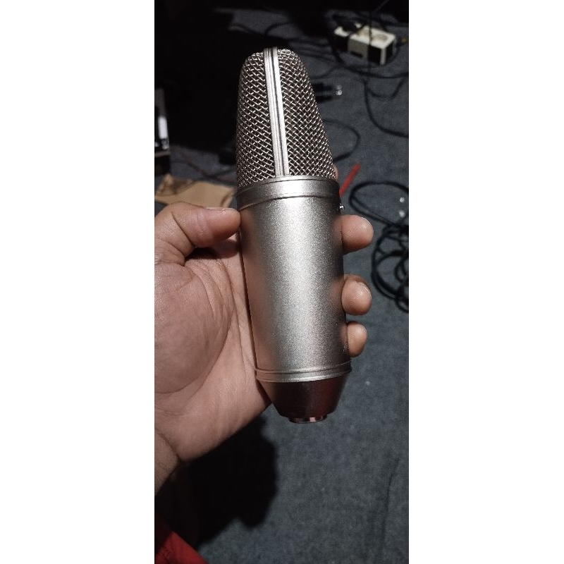 mic condenser Behringer B1 (second )