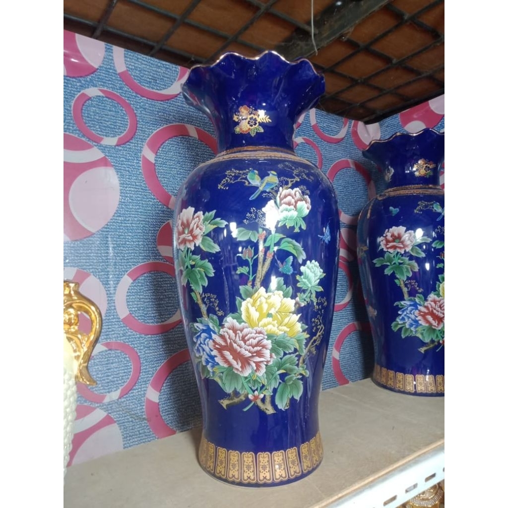 Guci keramik pajangan