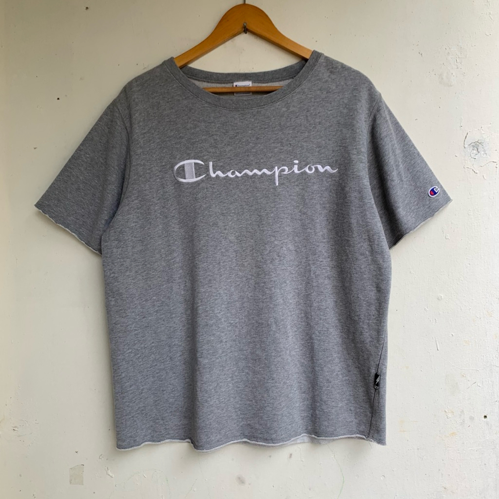 KAOS COWOK IZZUE x CHAMPION