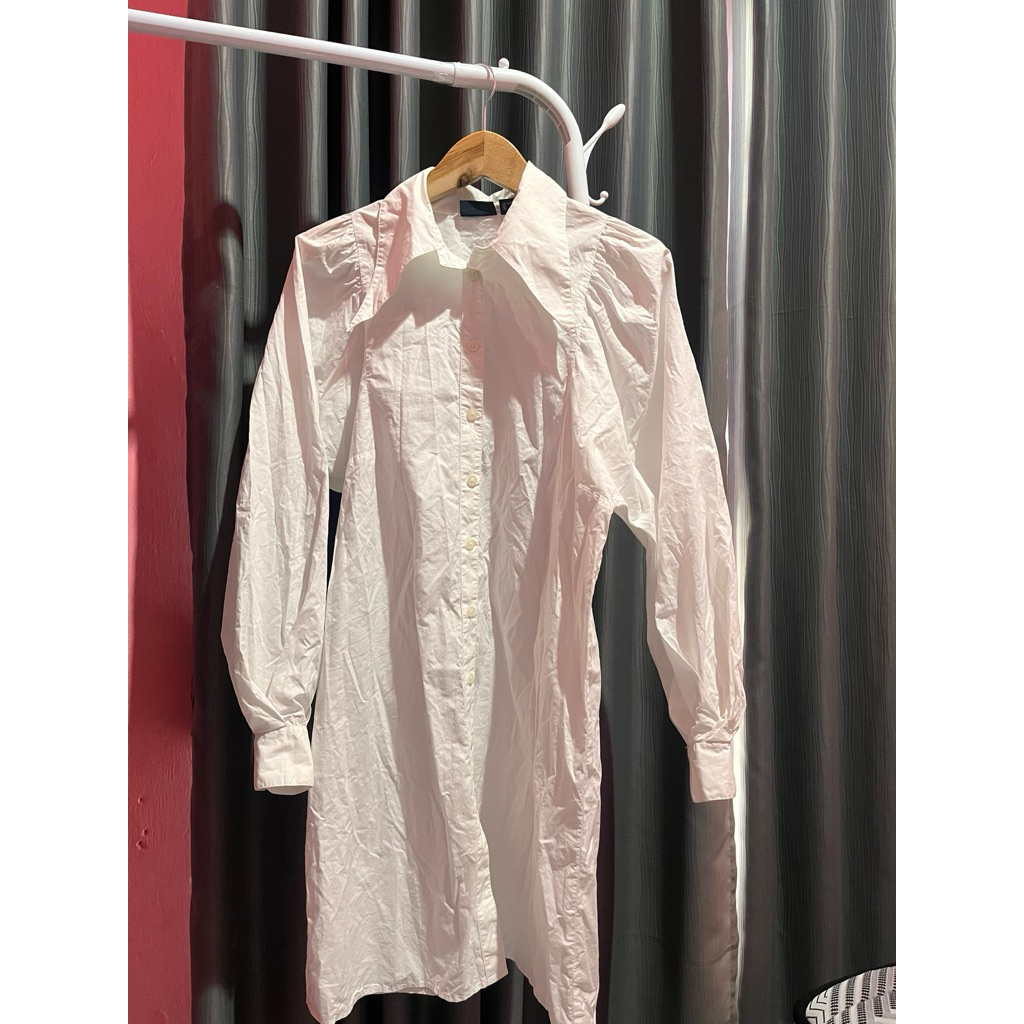 kemeja putih oversize