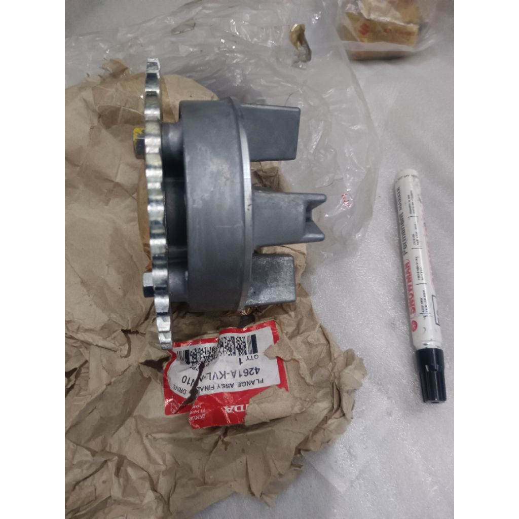 NAP GIR dudukan gir belakang honda supra X125 BATMAN original AHM kode part 4261A-KVL-N10