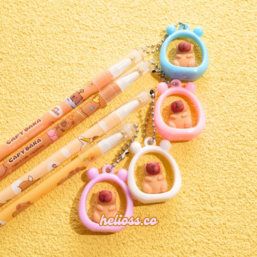 

PULPEN GANTUNGAN CAPYBARA LUCU DALAM LINGKARAN ALAT TULIS AKSESORI GEMES BOLPEN GEMOY DENGAN RING IMUT COCOK UNTUK KADO KOLEKSI STATIONERY KEKINIAN HELIOSS.CO