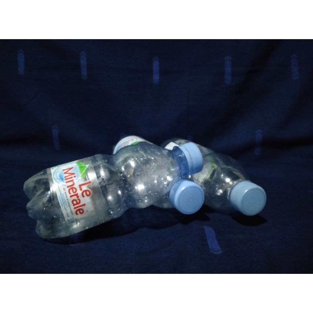 

Botol Air Mineral Le Minarale 330ml Bekas