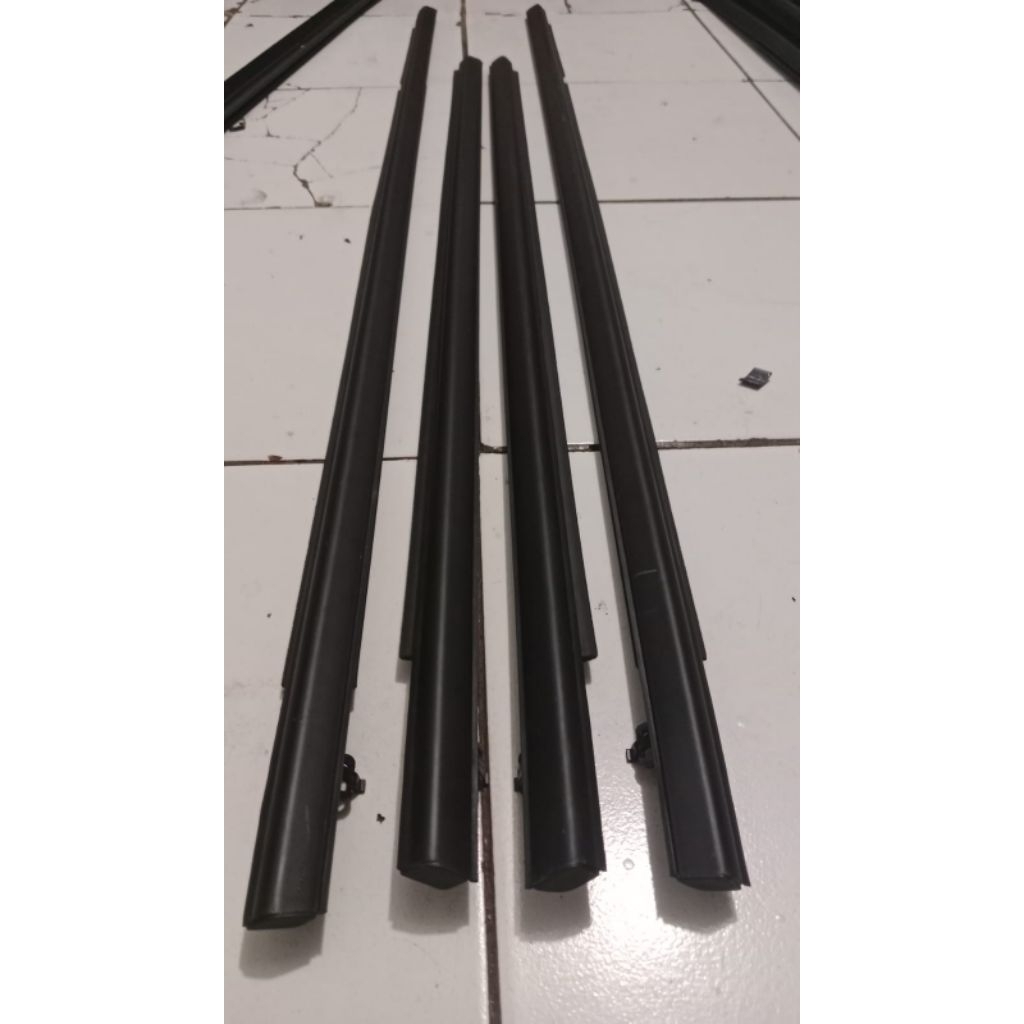 water strip/pelipit kaca mobil honda FREED