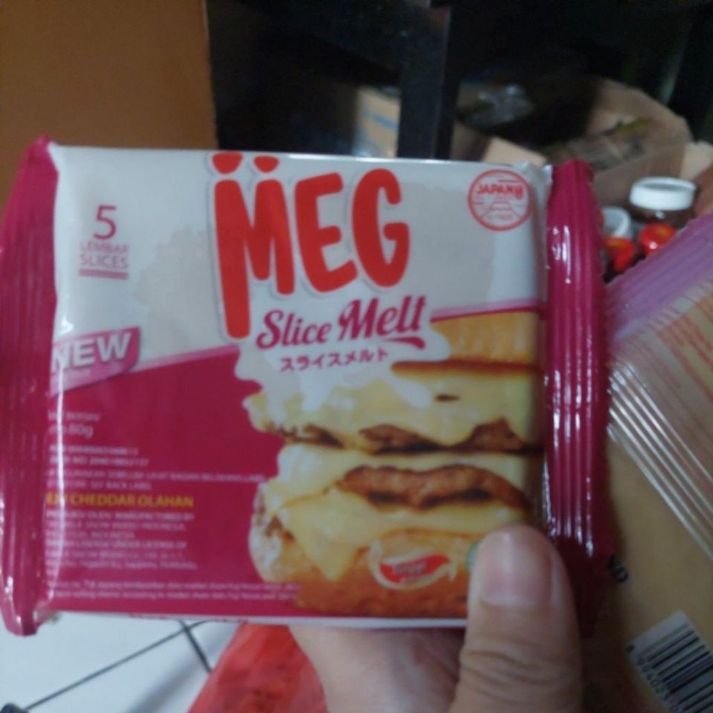 

Keju Meg Slice Melt Isi 5 keju warnanya udah cokelat