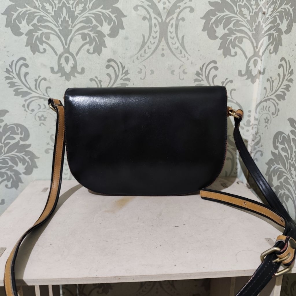 tas selempang wanita kulit asli preloved