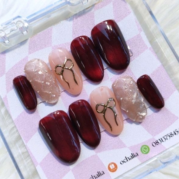 

Cat eye deep maroon pita