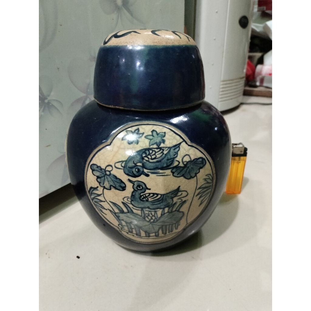 Guci kuno china porselen tinggi 23cm.Guci antik biru Raja motif bunga.mulus