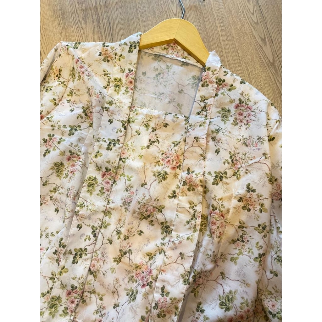 Kebaya Bunga Putih Hijau Olivia Yasmine Adat Jawa Atasan Kutubaru Seragam Bridesmaid