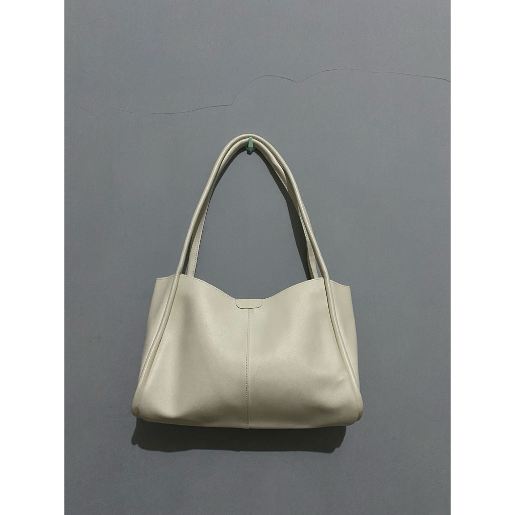 white bag berry benka