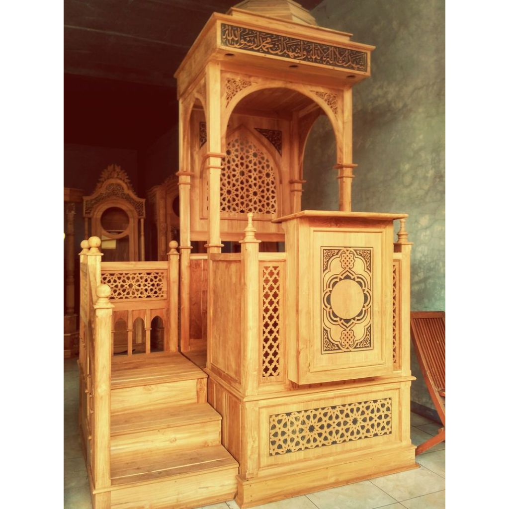 Mimbar Masjid Besar Kayu Jati Natural Ukir Kaligrafi Eksklusif (Harga DP)