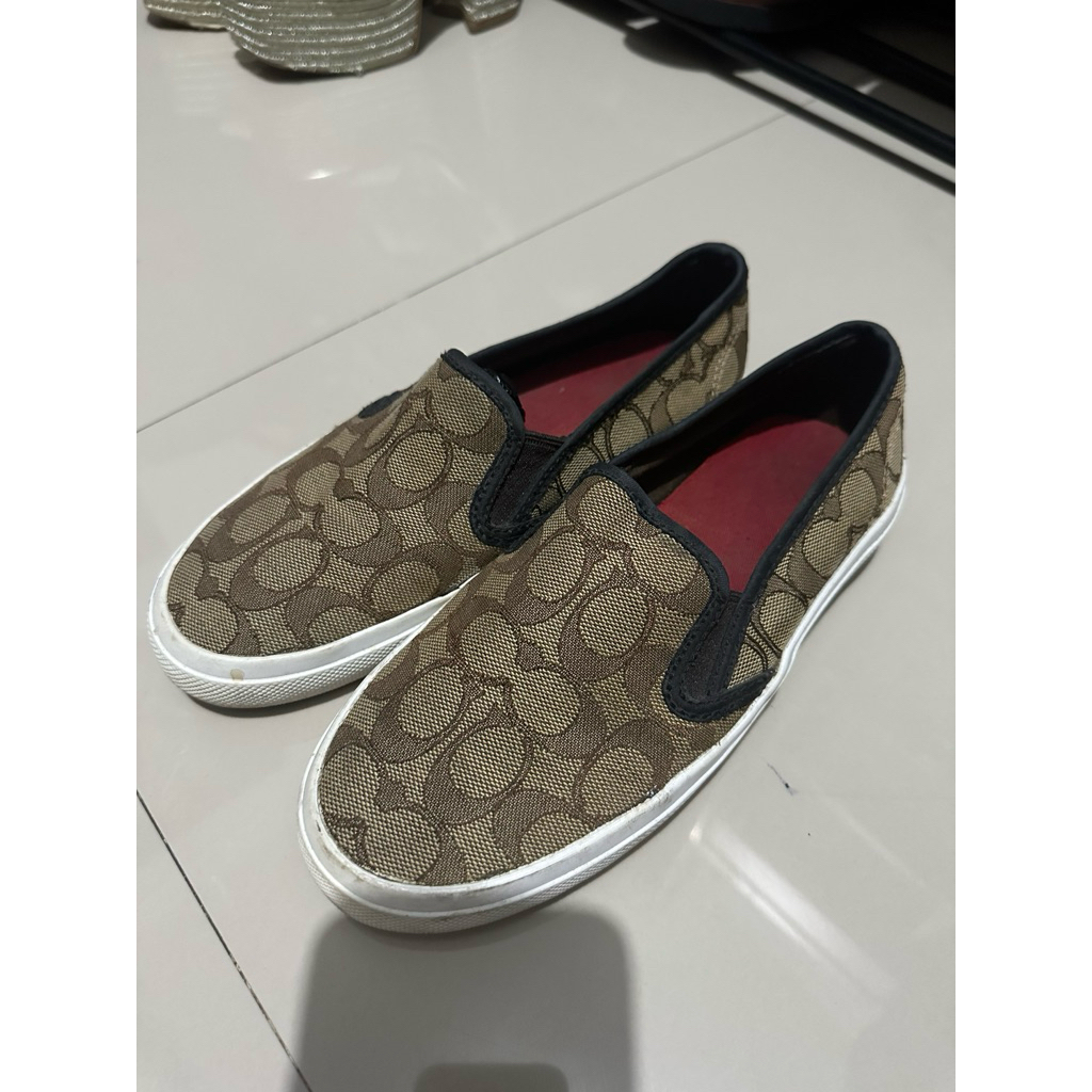 preloved slip on coach signature