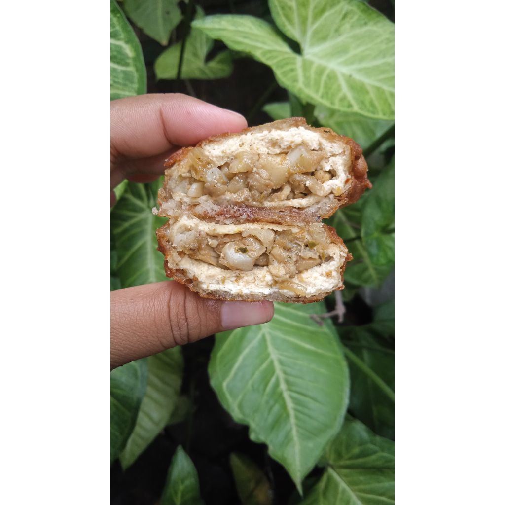 

Tahu isi ayam suwir dan ati ayam pedas free Chili oil