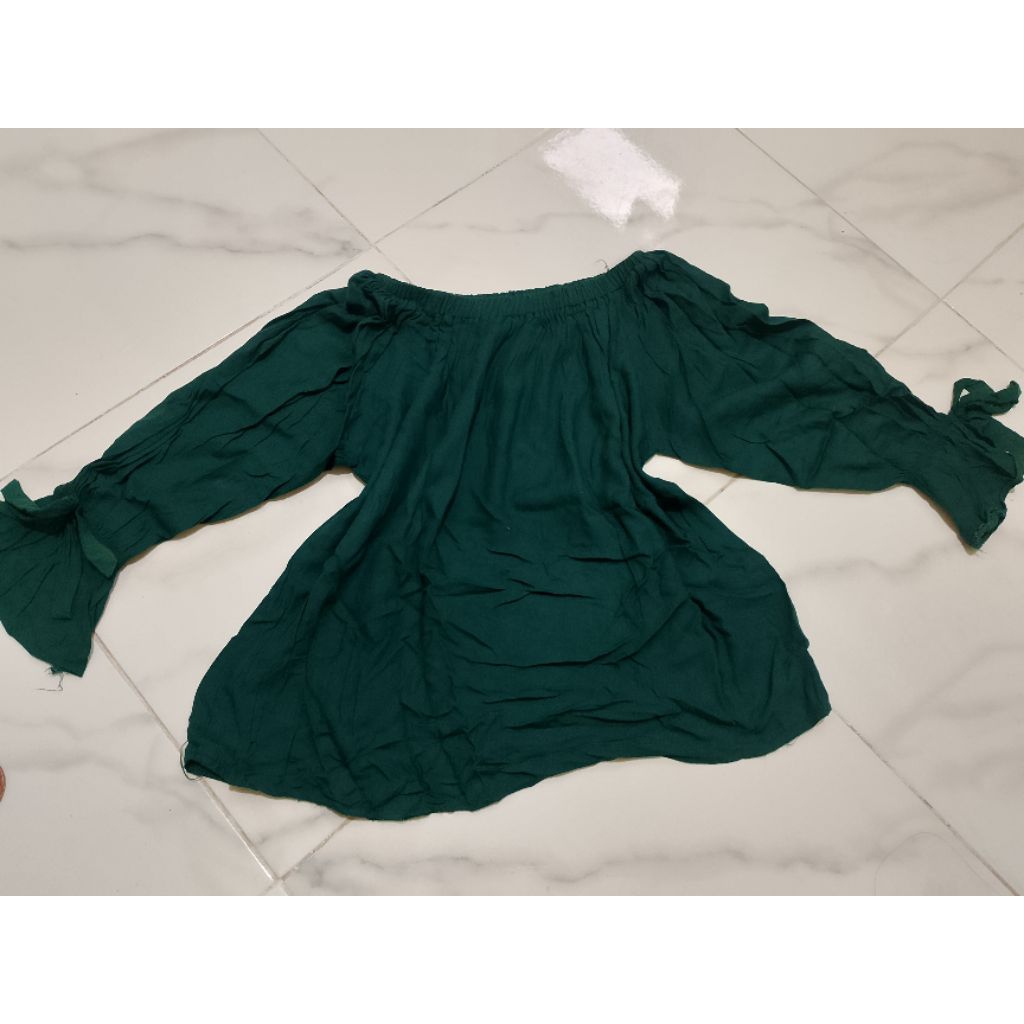 preloved atasan hijau botol leher karet sabrina ld 100-110