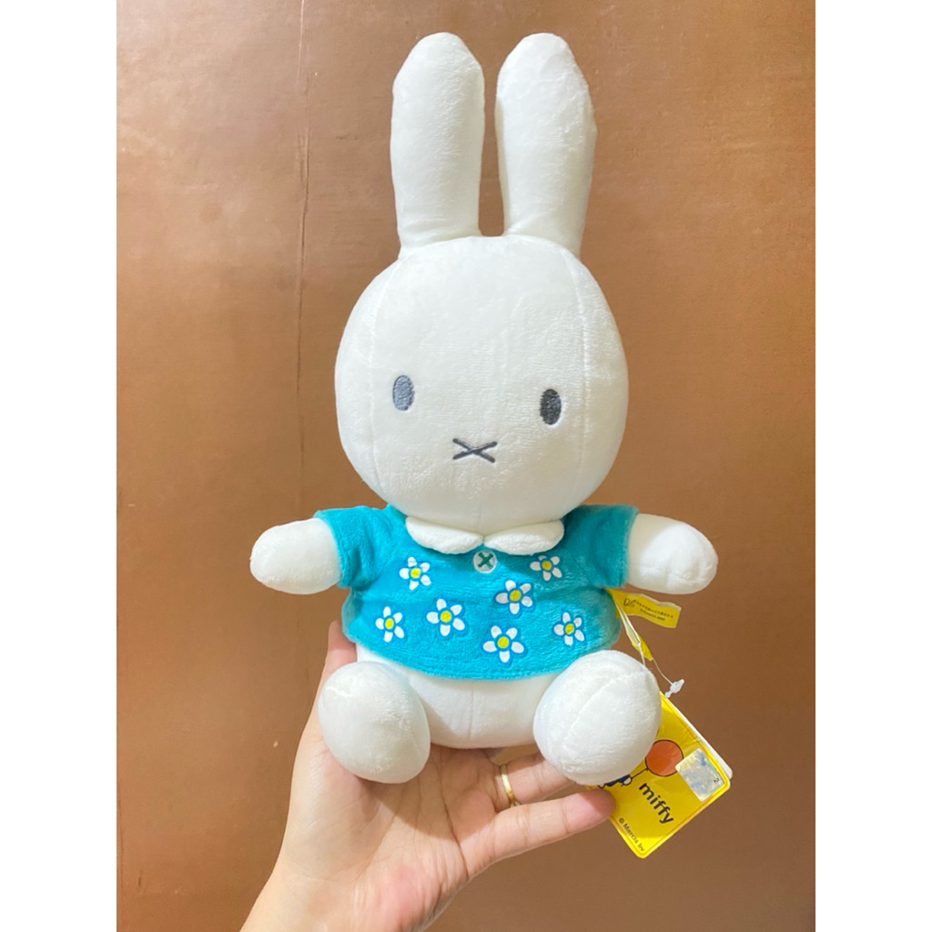 Boneka Karakter Miffy Kostum Size 30cm Original / Boneka Miffy Bunny Original / Boneka Miffy / Bonek