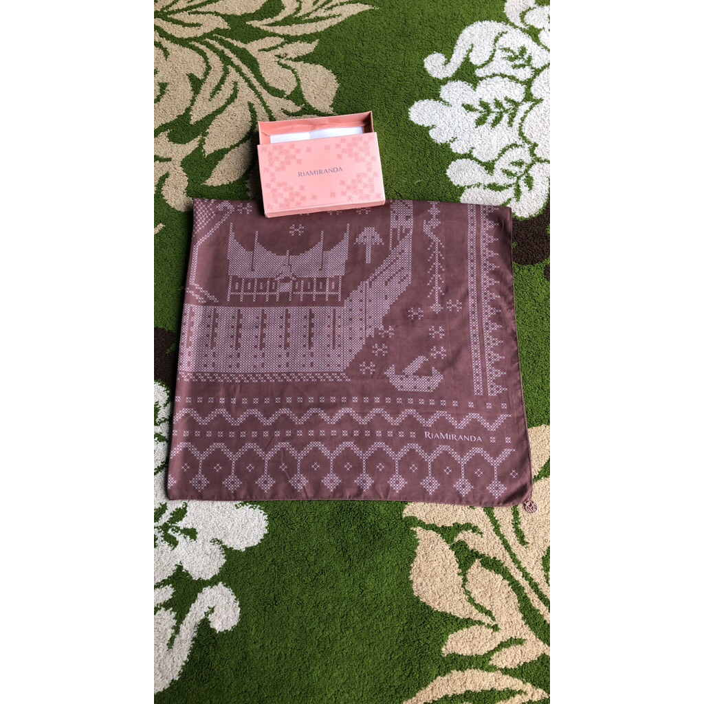 dongson scarf ria miranda