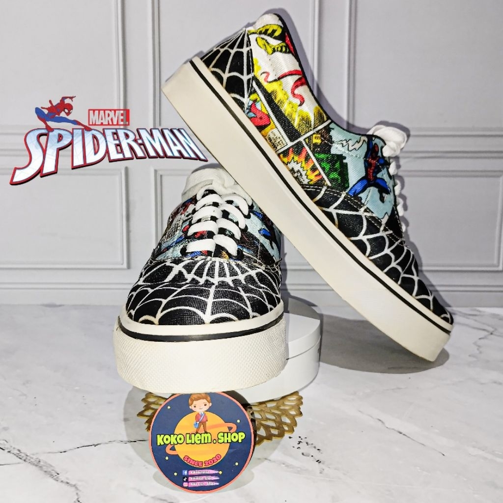 Preloved Pribadi Sepatu Santai Cowok Motif Spiderman Marvel Comic Size 38 ( 7 UK )