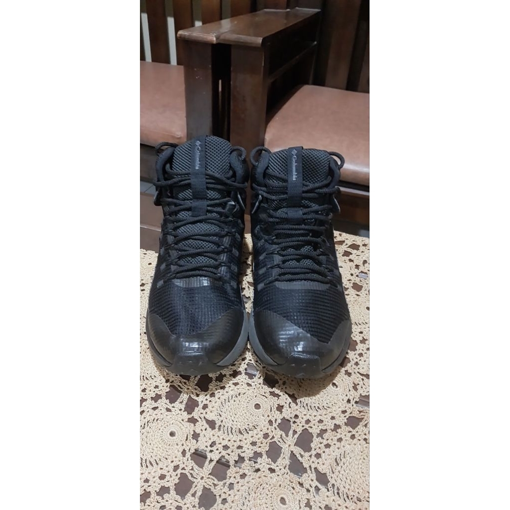 sepatu Hiking COLUMBIA WATERPROF size 42 5  insole 275  hitam kombinasi hijau armi  tapak gondrong.