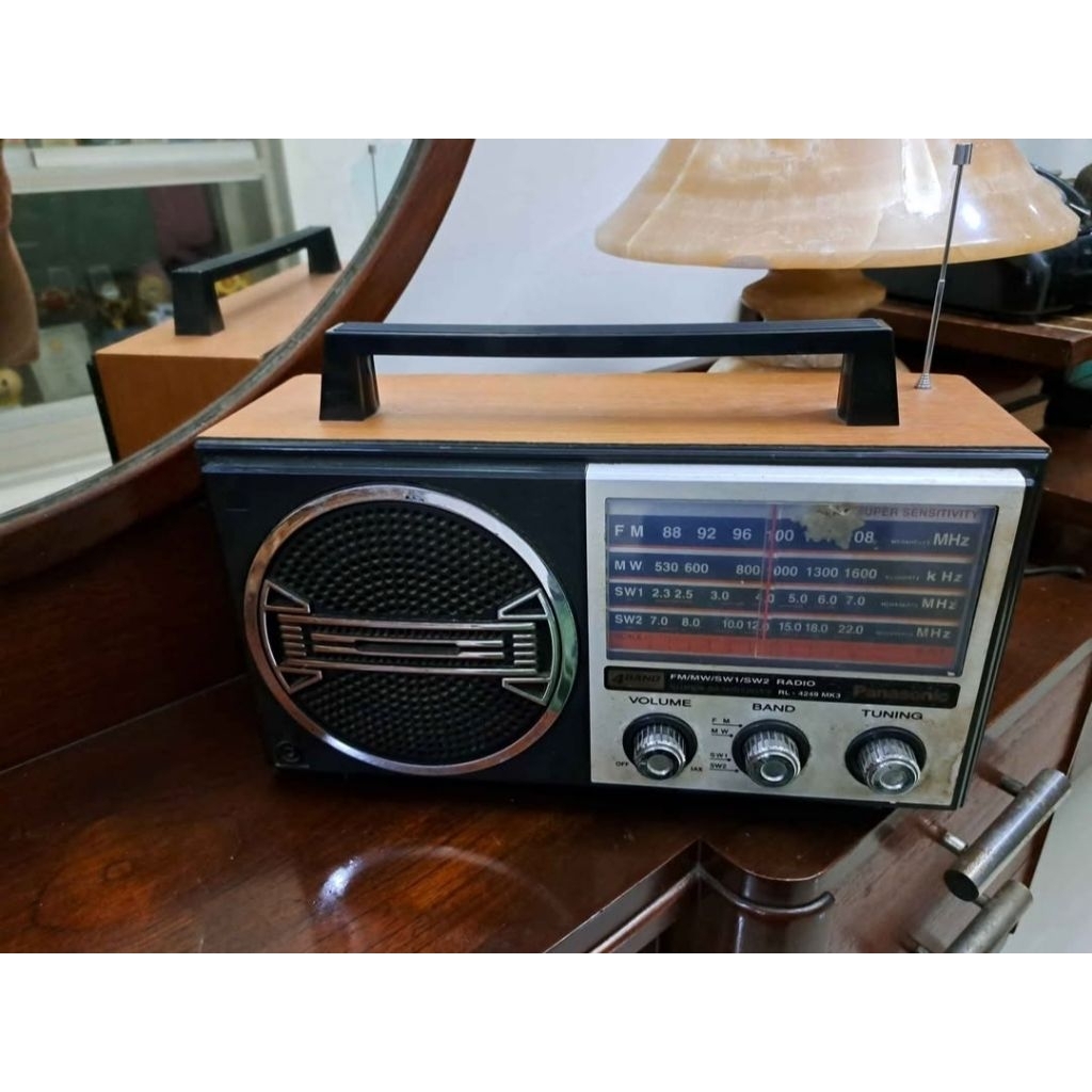 Radio "Jadul" National/Panasonic 4 Band.