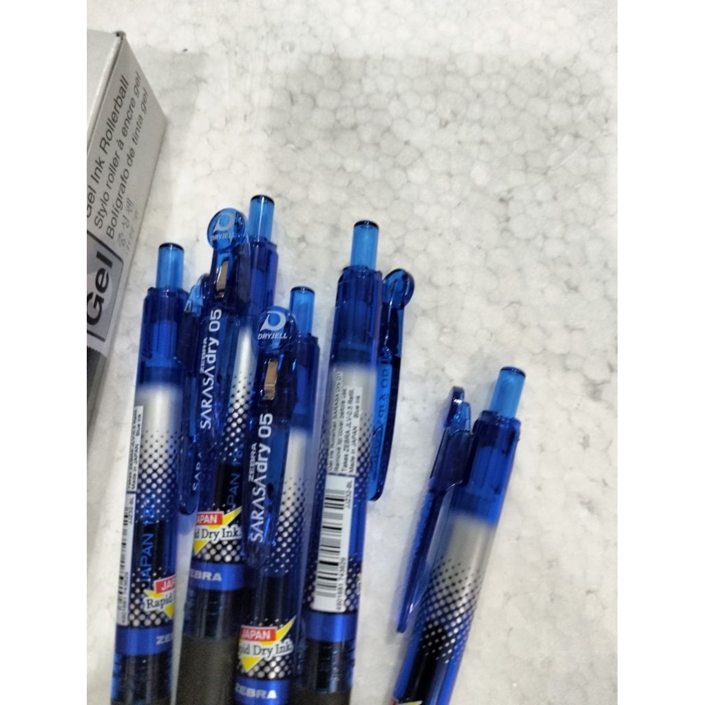 

PEN GEL SARASA BIRU DRY D 1 0,5 MERK SARASA