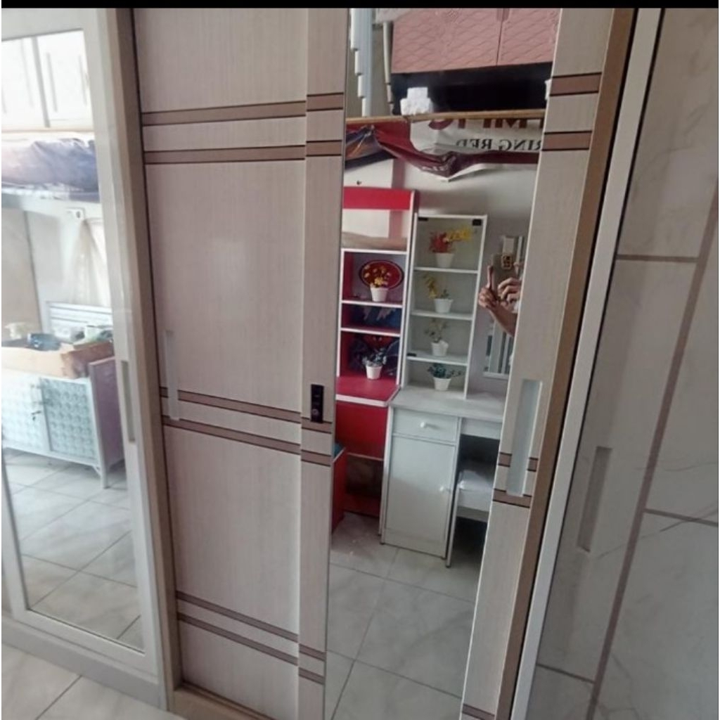 Lemari pakaian Besi 2 Pintu Geser Cermin Sliding