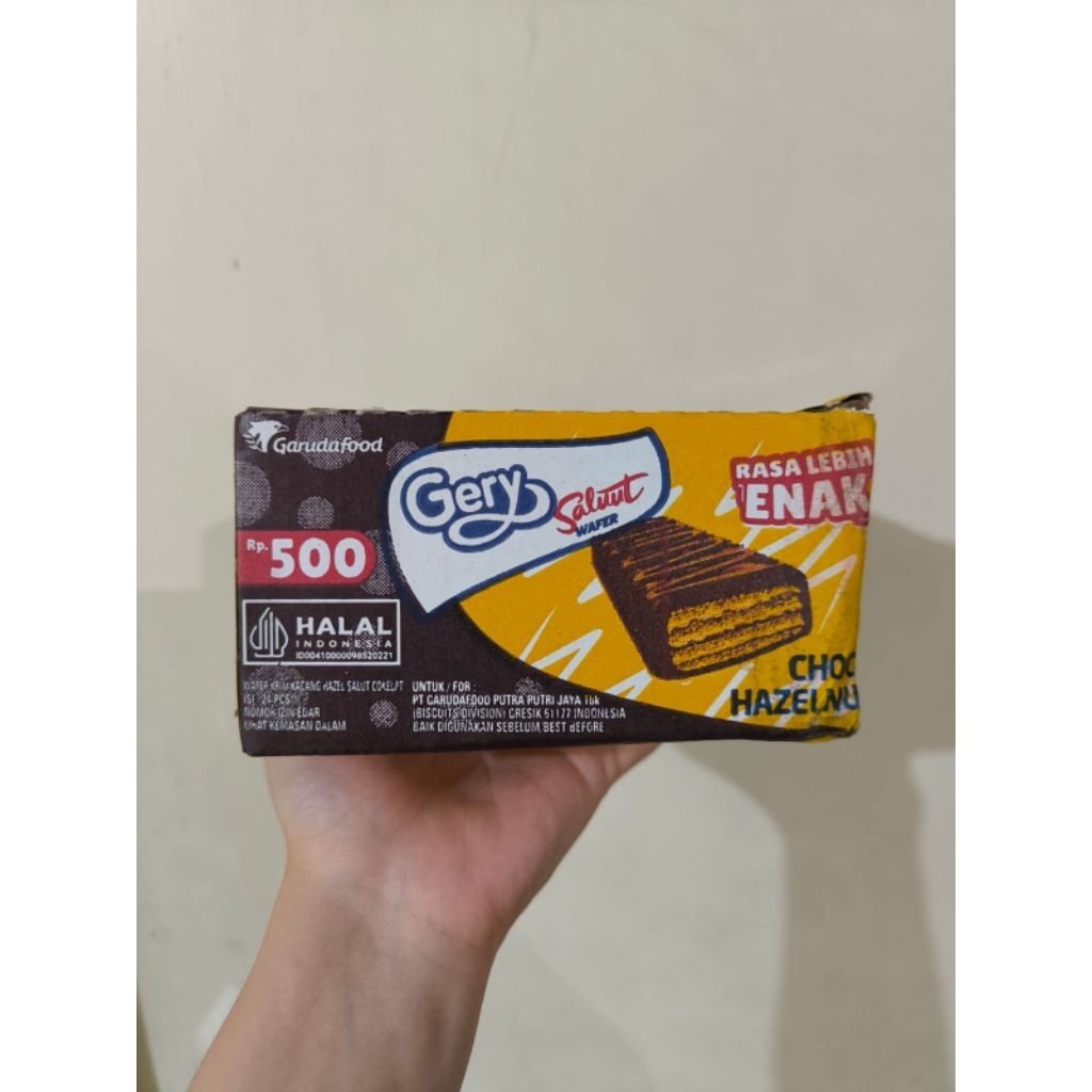 

GARUDAFOOD Gery Salut Wafer Choco Hazelnut, 1kotak (isi 24pcs)