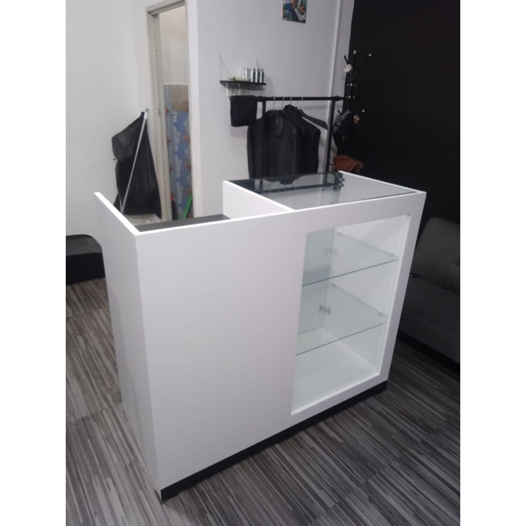 Meja kasir etalase minimalis