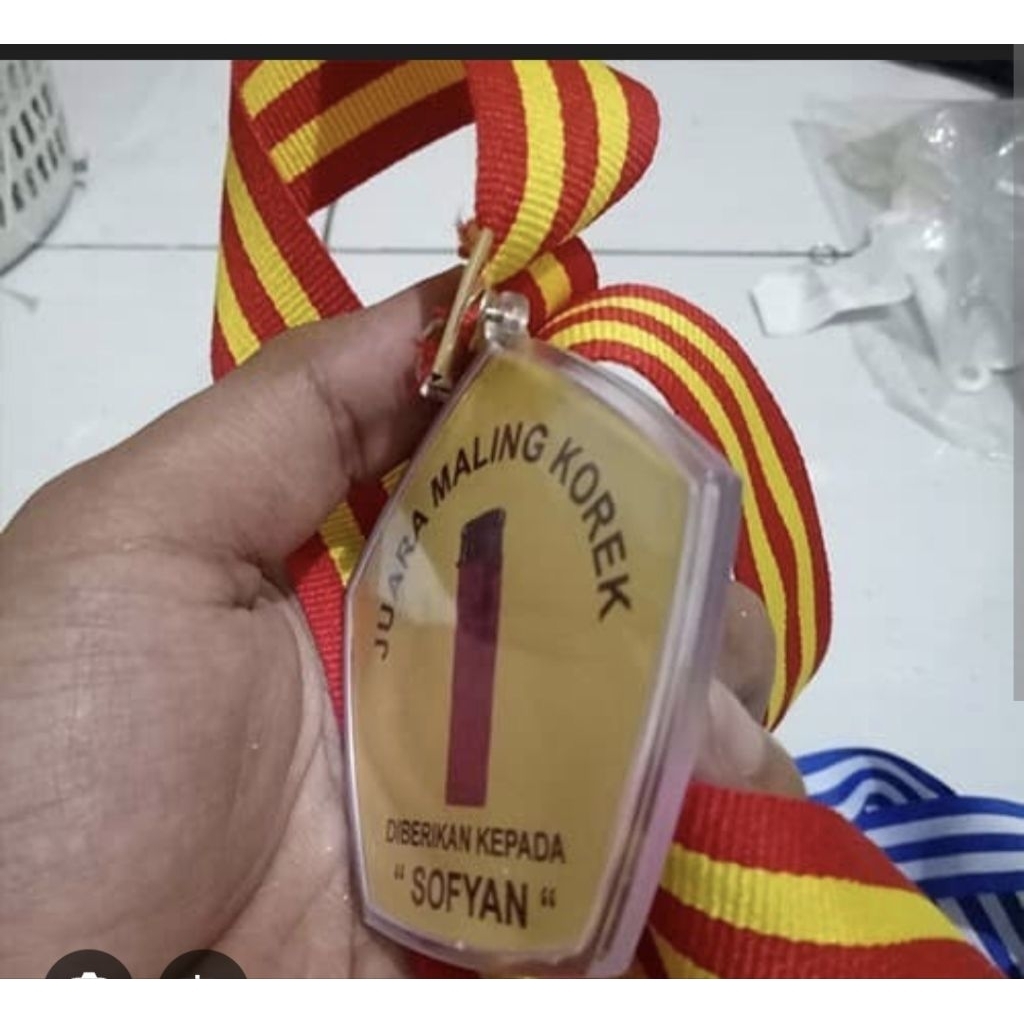 medali wisuda medali akrilik medali resin medali insert paper