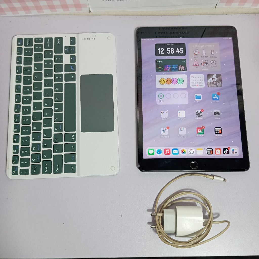 Ipad Gen 8 Wifi cell 128 GB Second + Free Keyboard bluetooth