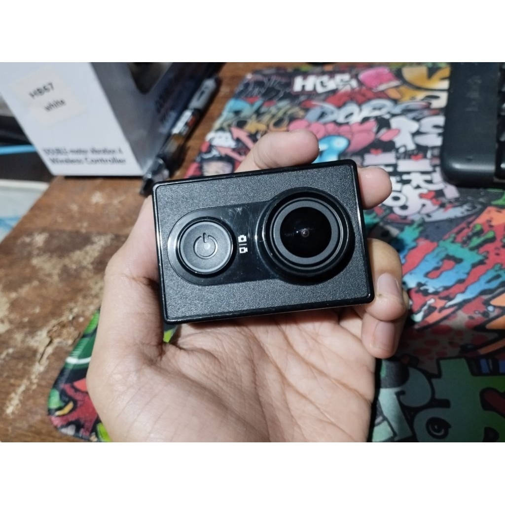 yi cam + LED + 3 batre + doc charger + accesories