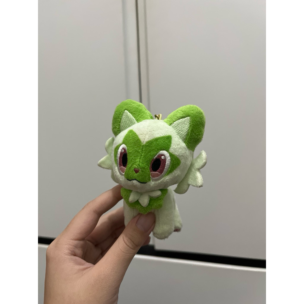 Gantungan Kunci Pokemon Center Sprigatito