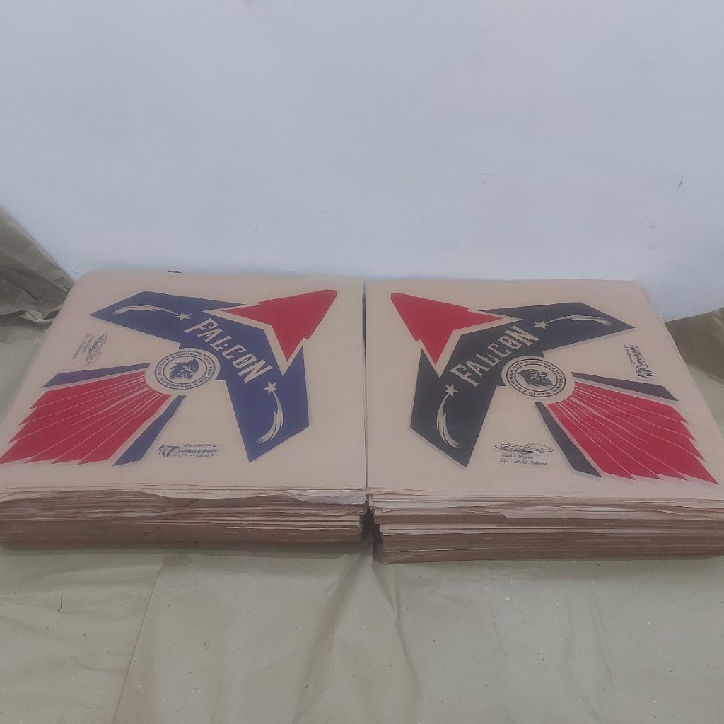 kertas layangan 2 warna