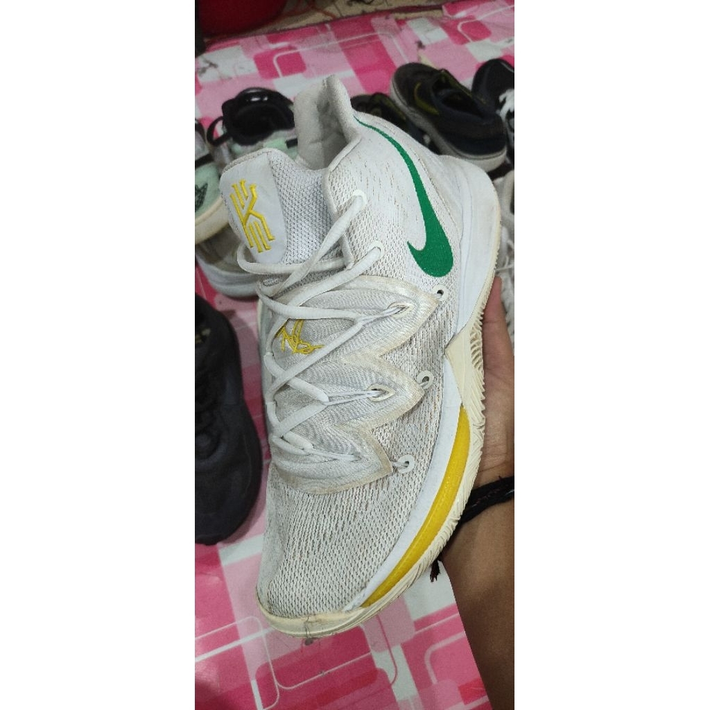 Sepatu Basket size 45