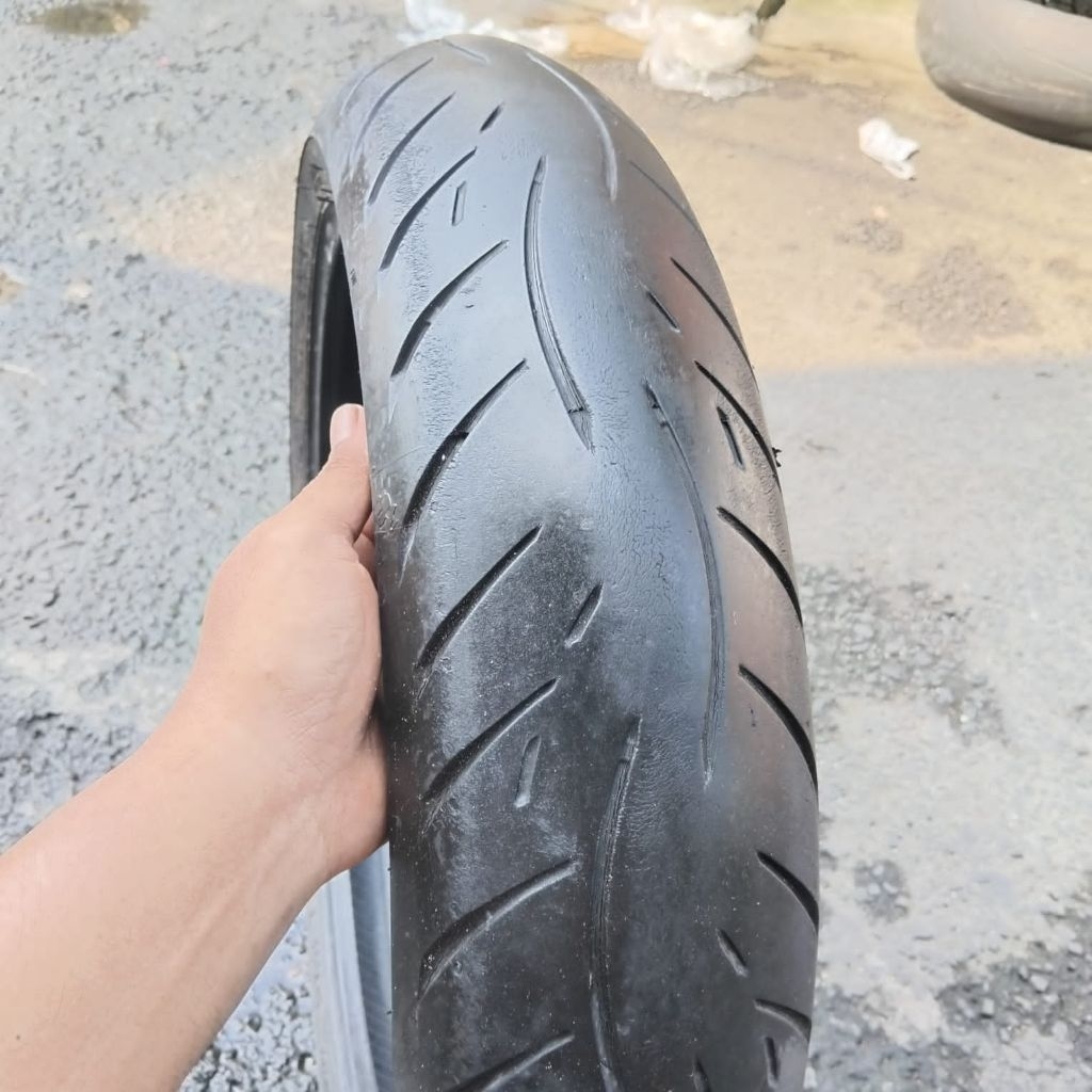 Ban bekas motor  metzeler 120 70 17 bukan suntikan maupun ukiran