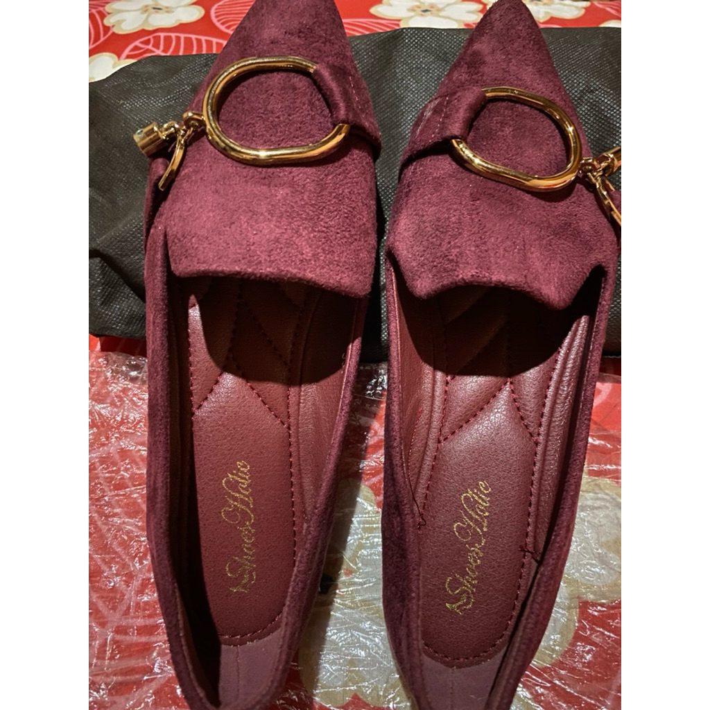 Shoes Holic - maroon flatshoes
