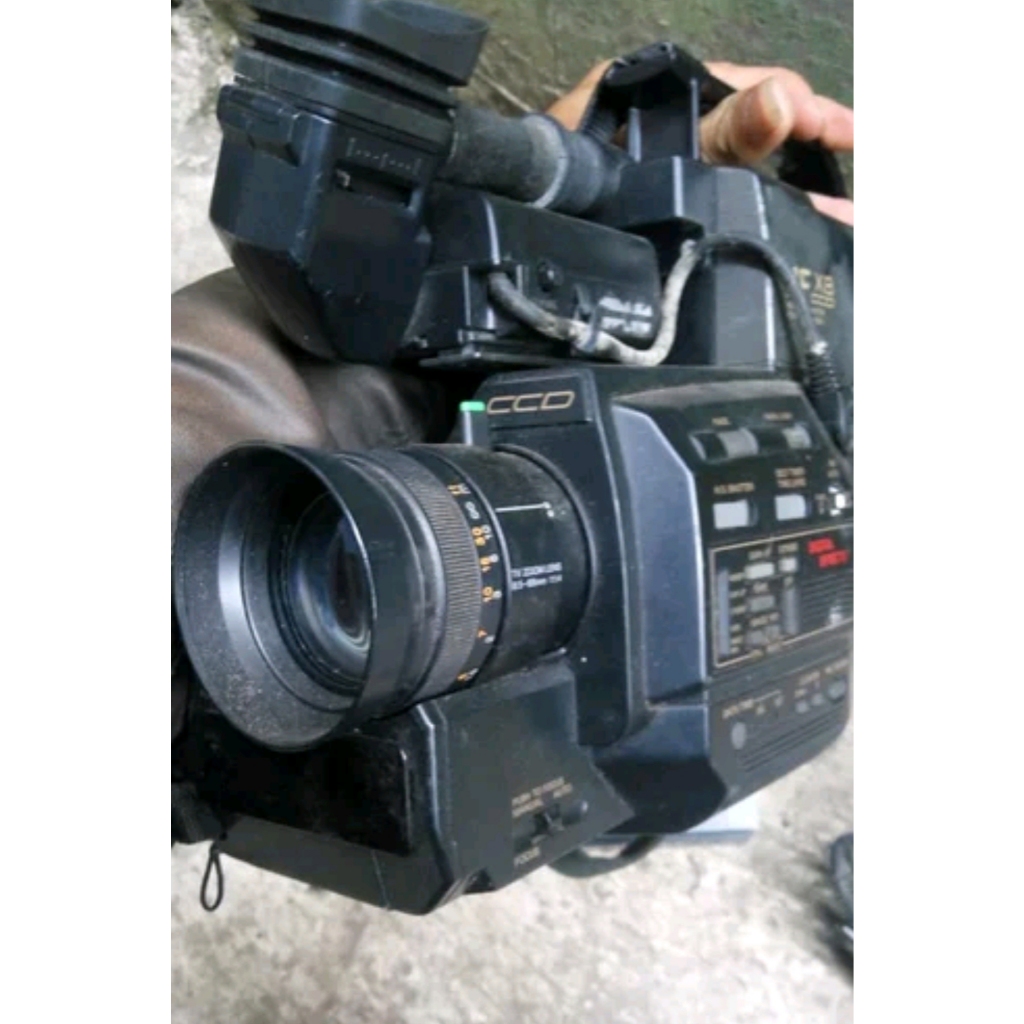 HANDYCAM PANASONIC AF X 8 ERA VHS ready jg
