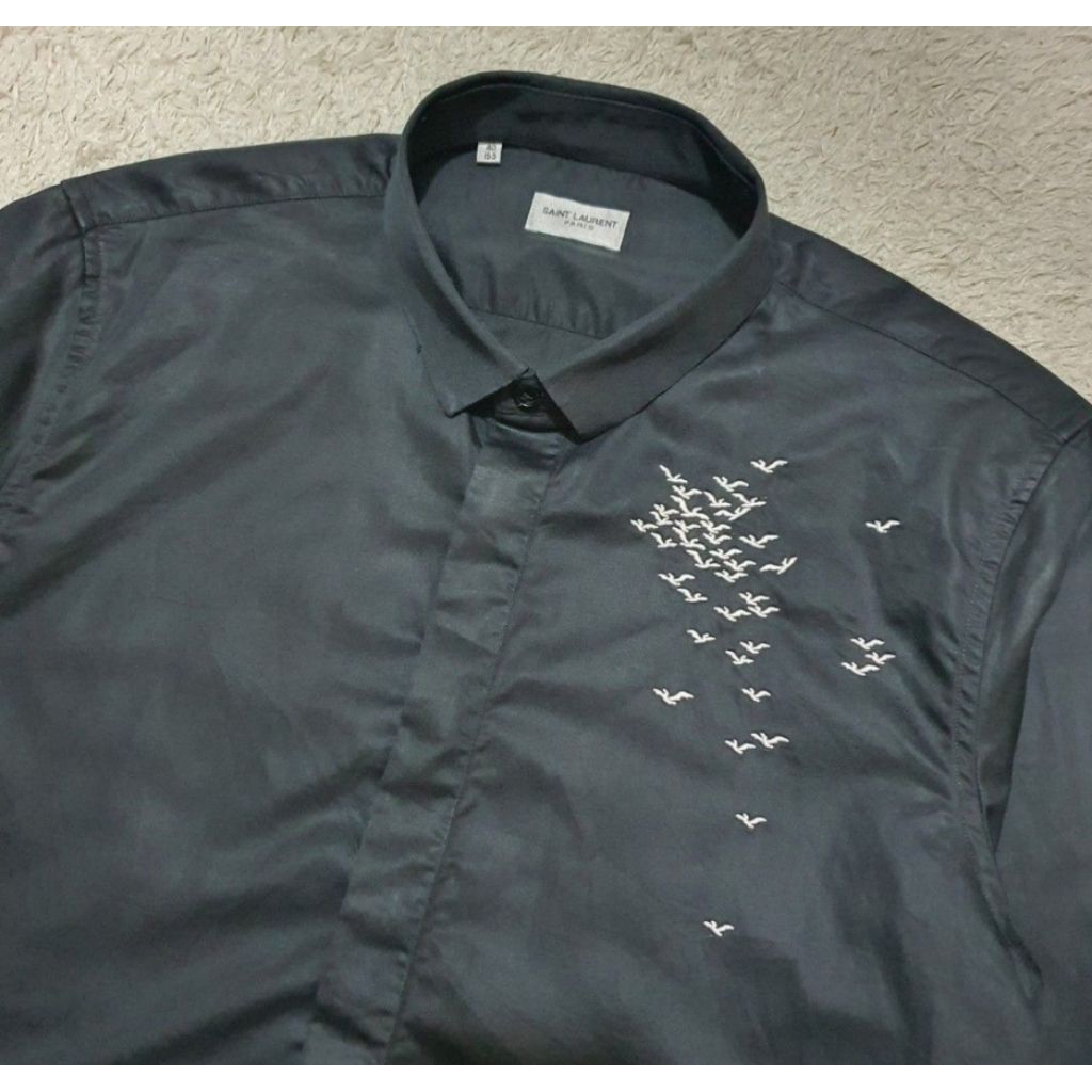 kemeja saint Laurent