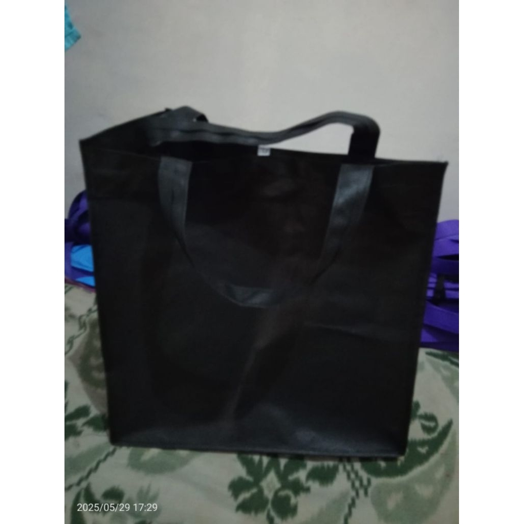 Goodiebag Tas Spunbond 35x18x40 warna hitam