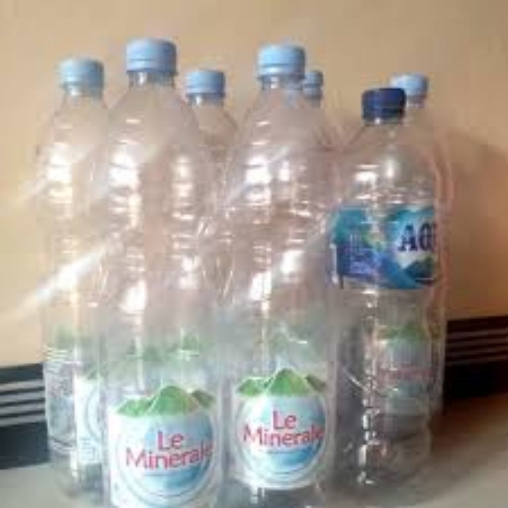 

Botol bekas air mineral