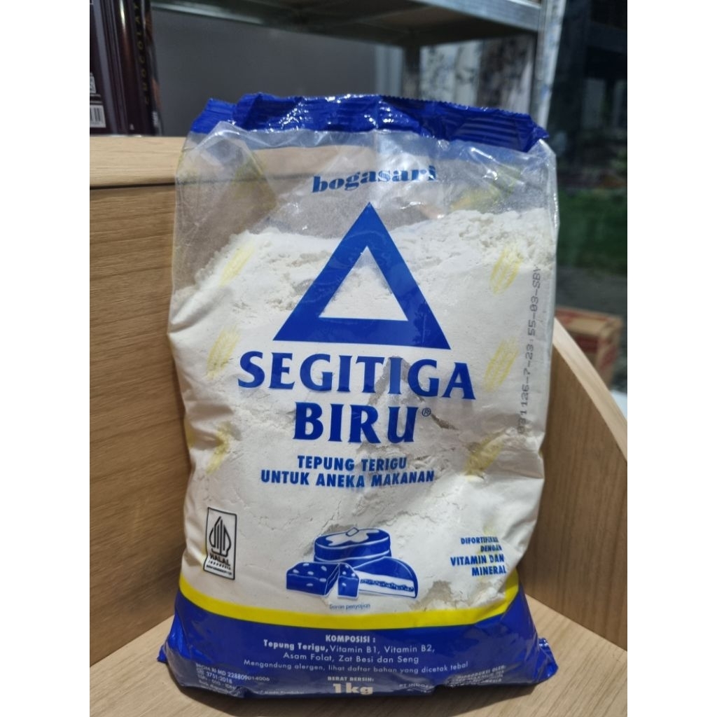 

TEPUNG TERIGU SEGITIGA BIRU 1KG