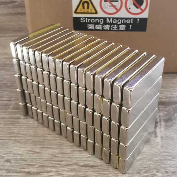 Magnet Neodymium 30x10x5mm N52 / Magnet Persegi