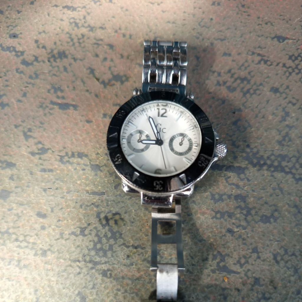jam tangan Gc quart ladies kW bahan stenlees steel solid padat bekas