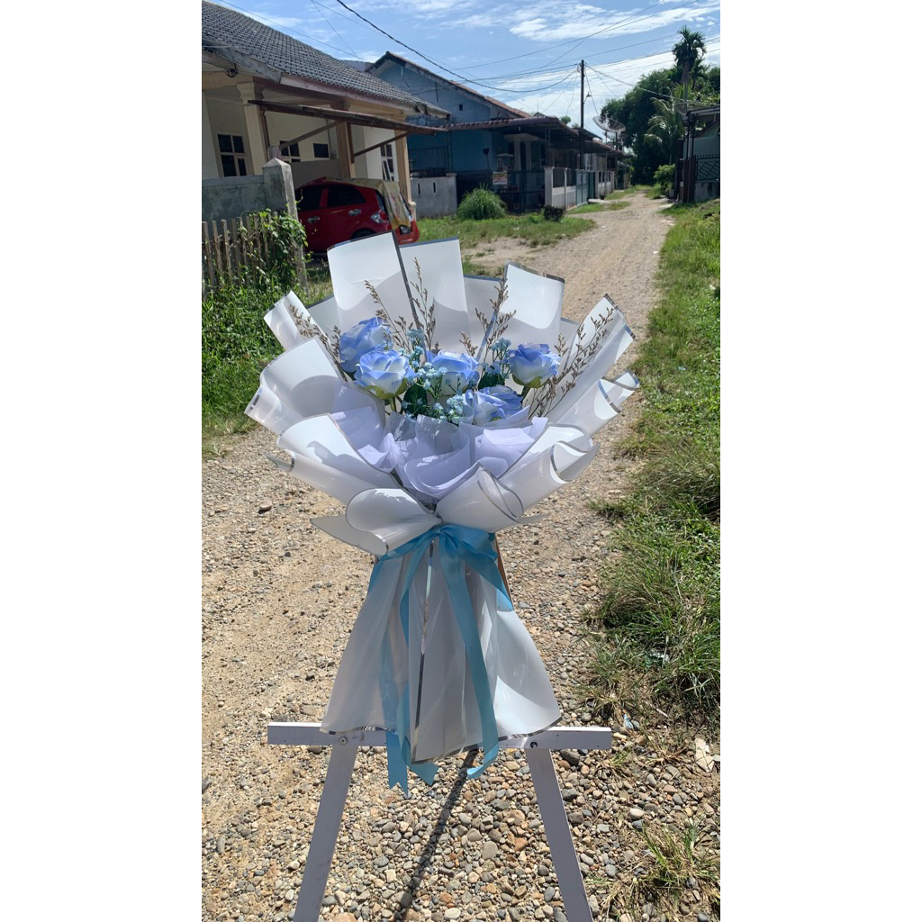 Buket Mawar Gradasi biru