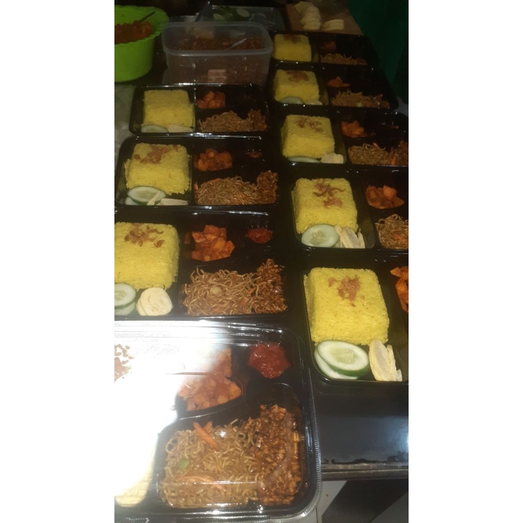 

Paket Bento Nasi Kuning